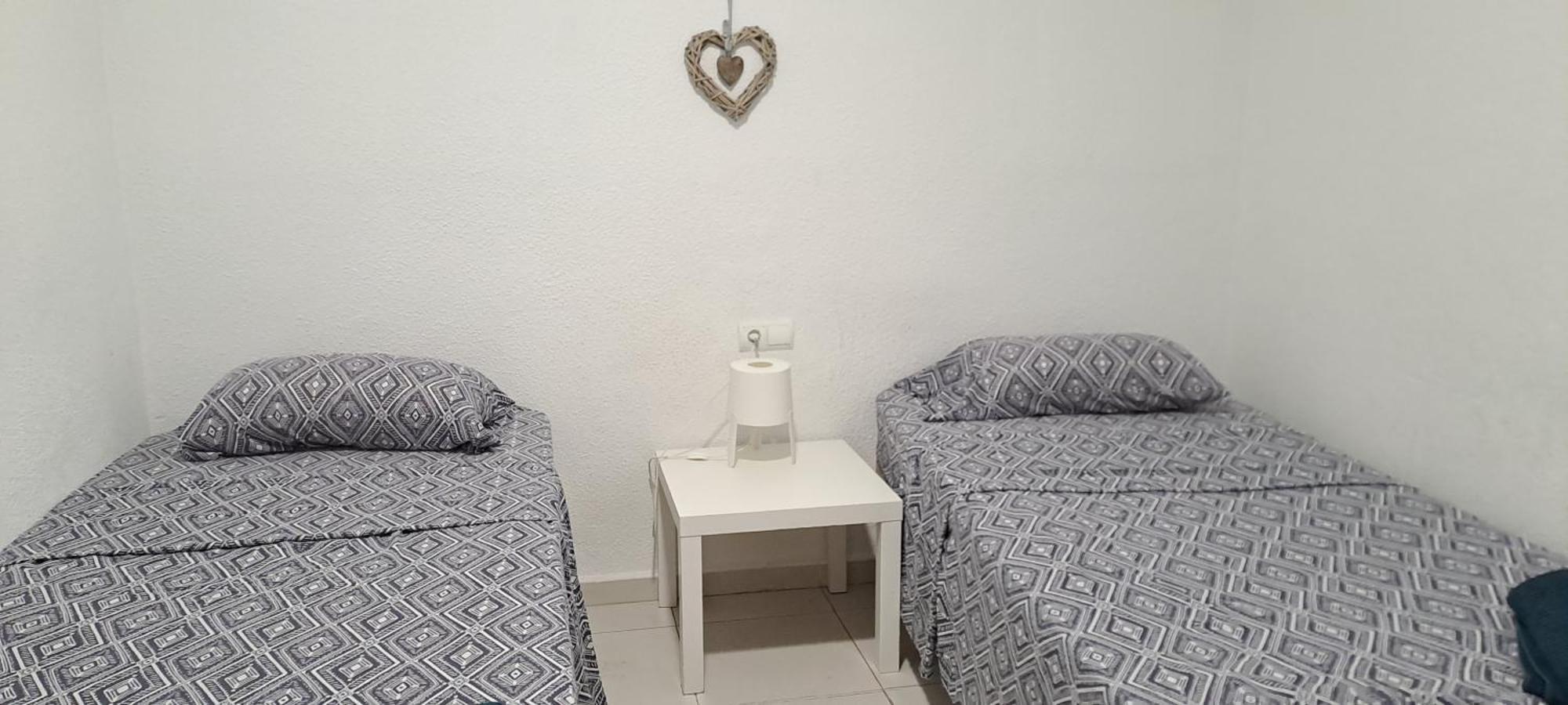La Marina Hostel Alicante Bilik gambar